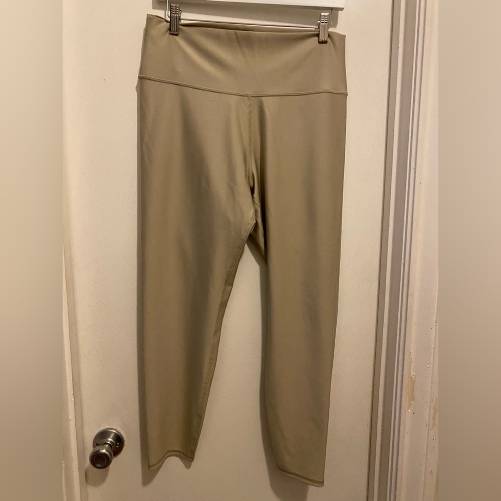 Alo airlift leggings. Color  California sand. XL